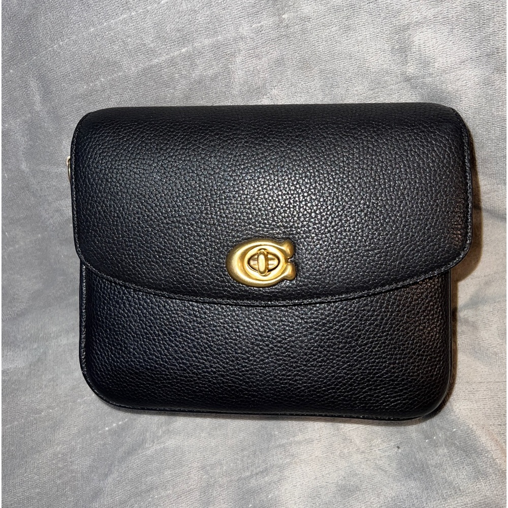 Coach Cassie 19 in black pebbled leather